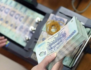 Lãi suất tiền gửi ngân hàng tiếp tục xuống mức thấp kỷ lục