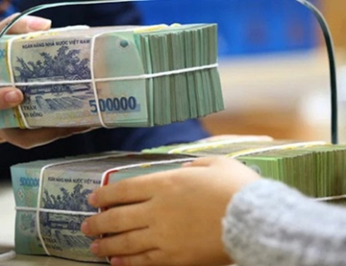 Ngân hàng giảm lãi suất tiết kiệm thấp chưa từng có