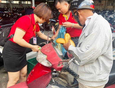 Địa ốc Thăng Long chia sẻ hàng trăm phần cơm trưa từ thiện đến các bệnh nhân