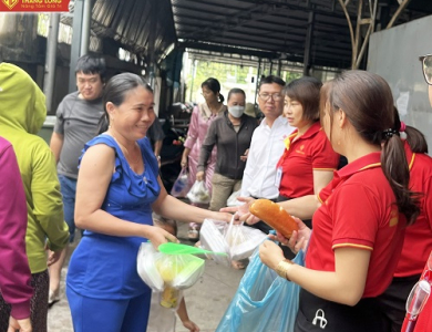 Đại lễ Vu Lan: Thăng Long chia sẻ những suất cơm tình thương
