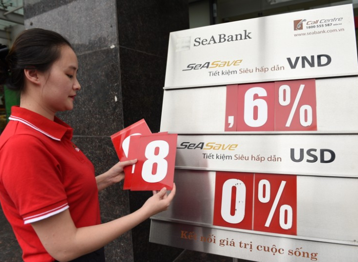 Các ngân hàng đồng loạt hạ lãi suất tiền gửi