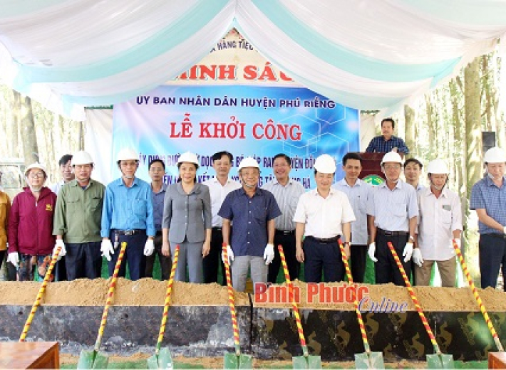 Phú Riềng khởi công tuyến đường kết nối 2 KCN Long Tân - Long Hà
