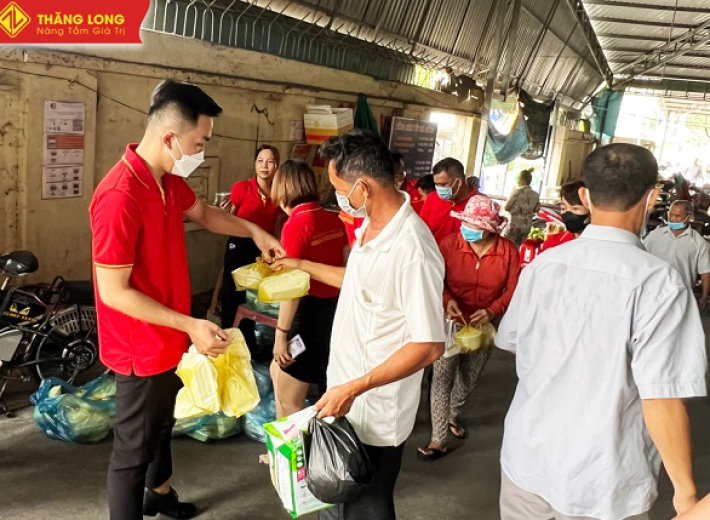 Tặng 300 suất cơm và sữa, nước uống cho các bệnh nhân, thân nhân tại các bệnh viện
