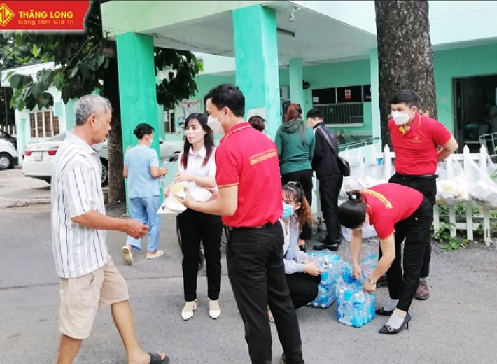Từ thiện ngày rằm