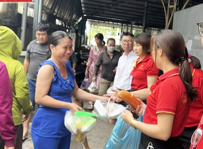 Đại lễ Vu Lan: Thăng Long chia sẻ những suất cơm tình thương