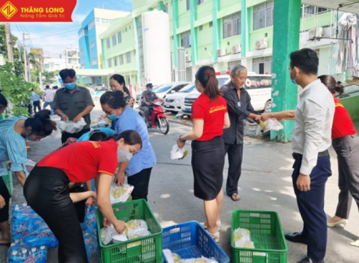 San sẻ bữa cơm nghĩa tình ngày rằm trung thu